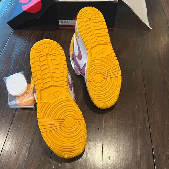 NWT Nike Air Jordan 1 Retro High OG Brotherhood youth size 6. - Picture 4 of 10